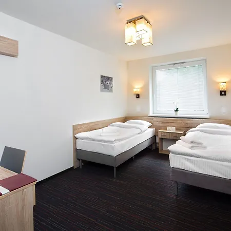 Automobil Hotel 3*