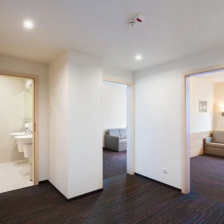 Hotel Automobil 3*