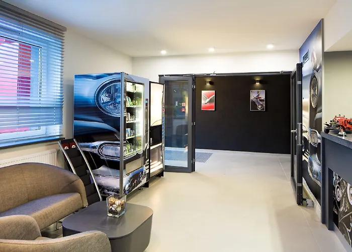 奥托摩比尔酒店 3*